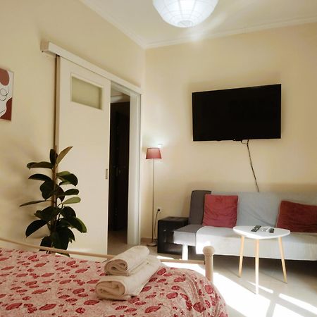 Next To Metro! Bright Apartment With Fully Equipped Kitchen Афіни Екстер'єр фото