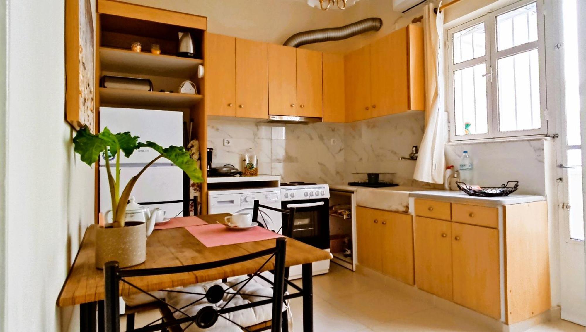 Next To Metro! Bright Apartment With Fully Equipped Kitchen Афіни Екстер'єр фото