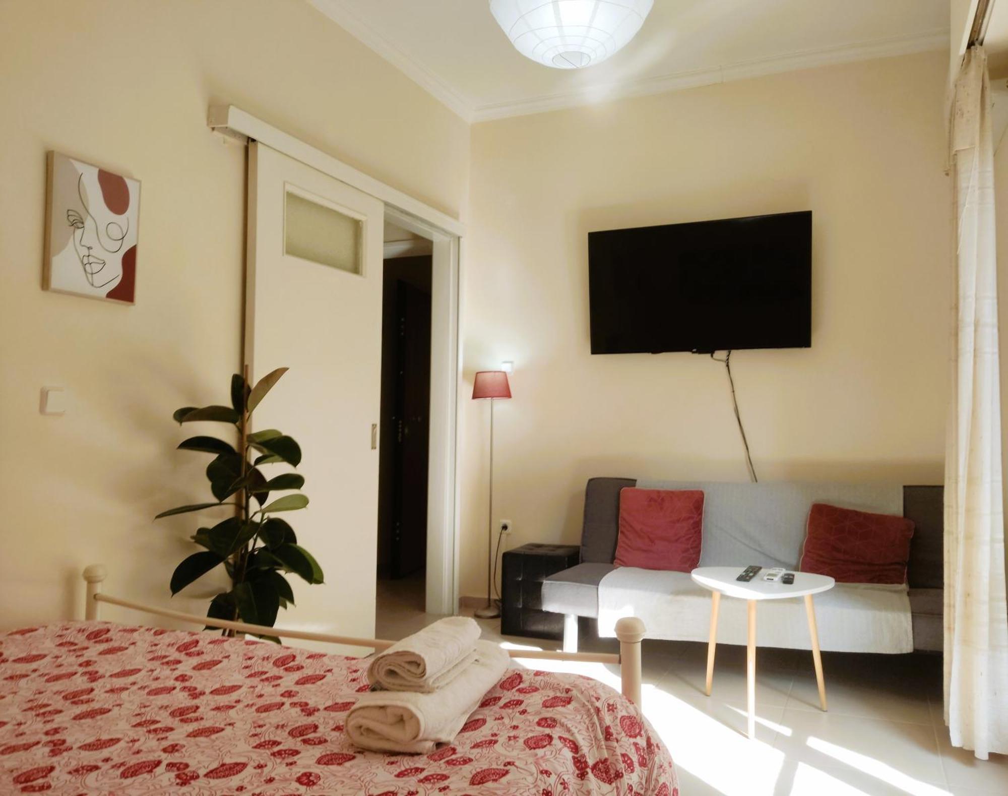 Next To Metro! Bright Apartment With Fully Equipped Kitchen Афіни Екстер'єр фото