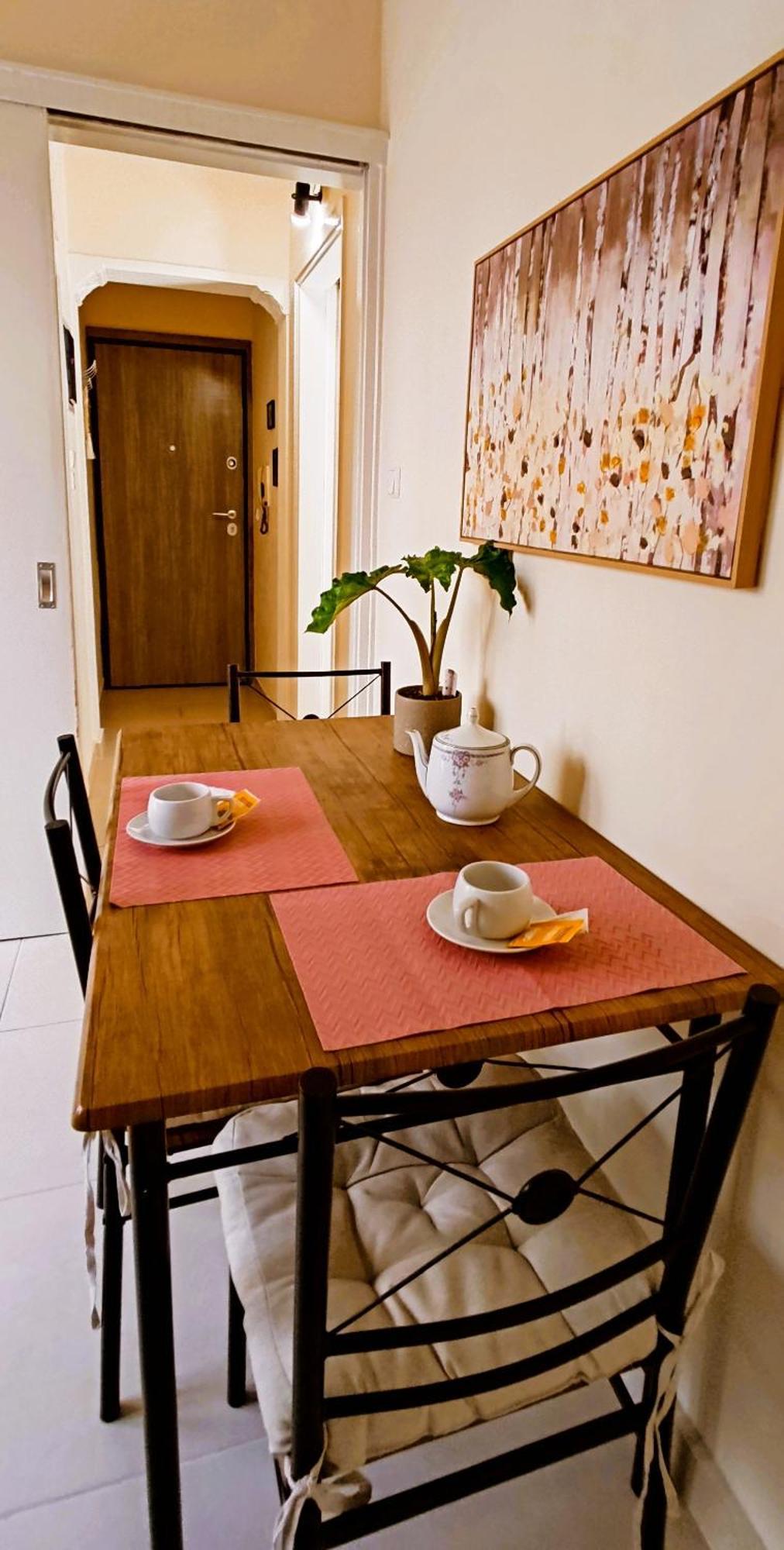 Next To Metro! Bright Apartment With Fully Equipped Kitchen Афіни Екстер'єр фото