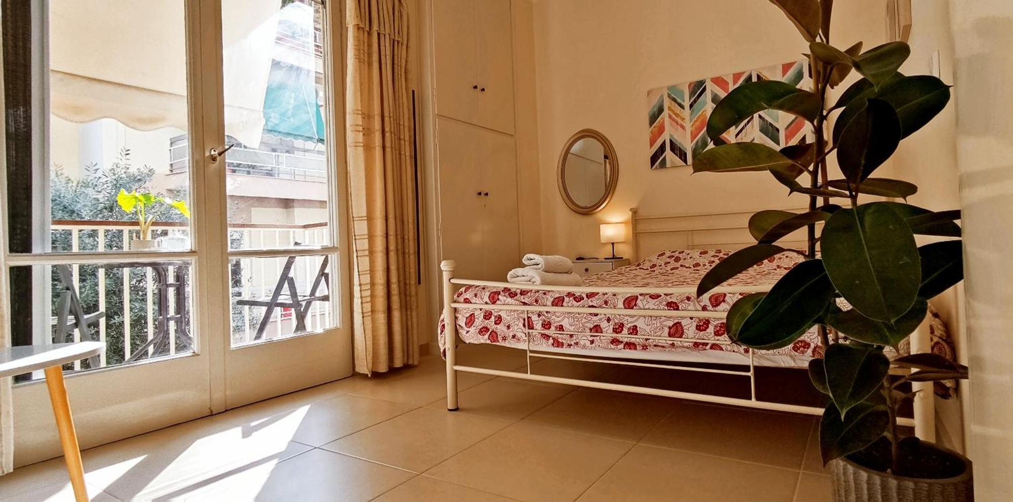 Next To Metro! Bright Apartment With Fully Equipped Kitchen Афіни Екстер'єр фото