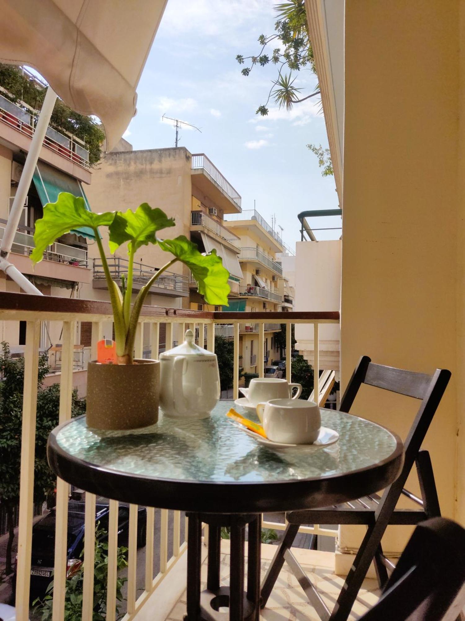 Next To Metro! Bright Apartment With Fully Equipped Kitchen Афіни Екстер'єр фото