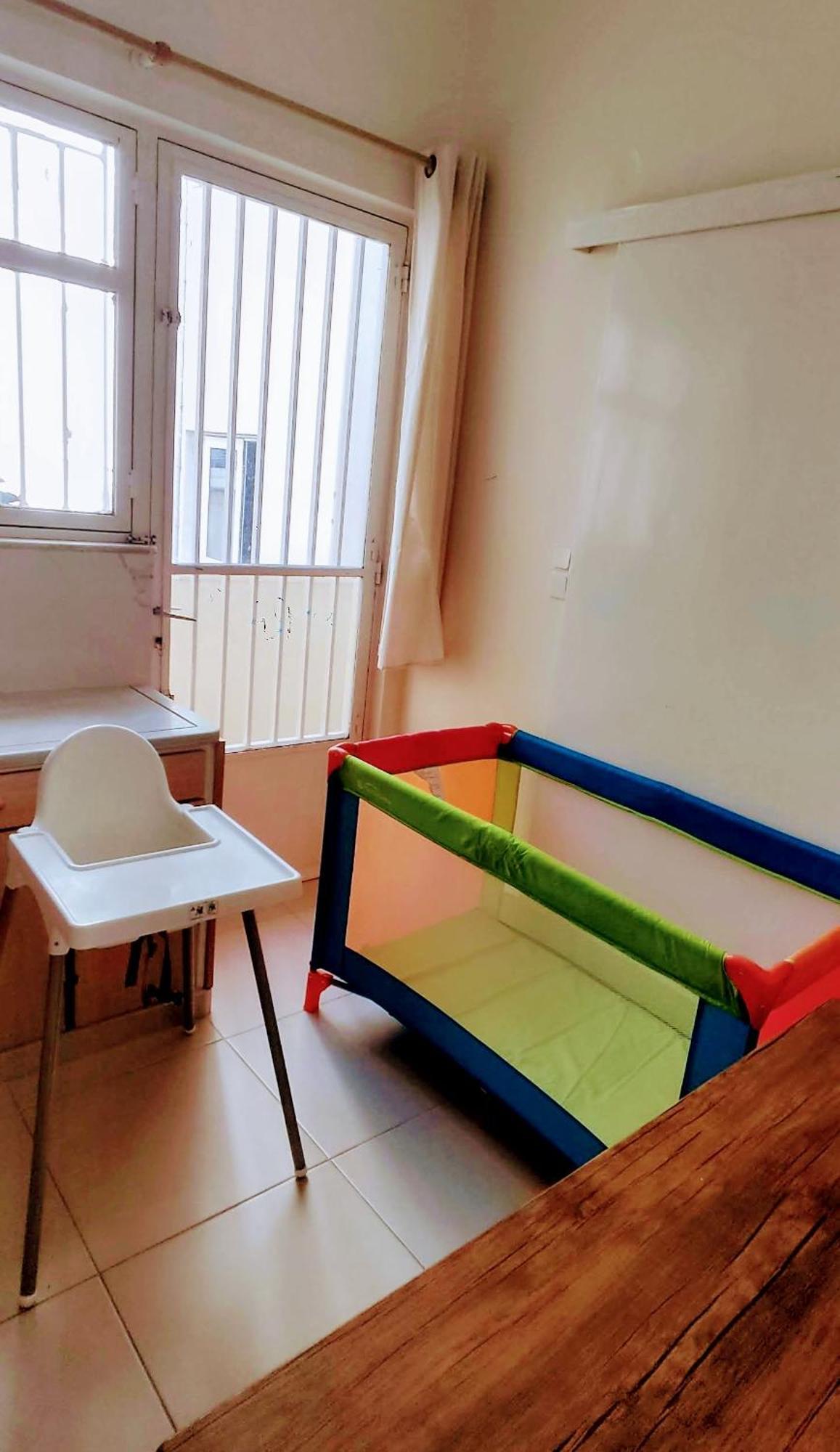 Next To Metro! Bright Apartment With Fully Equipped Kitchen Афіни Екстер'єр фото